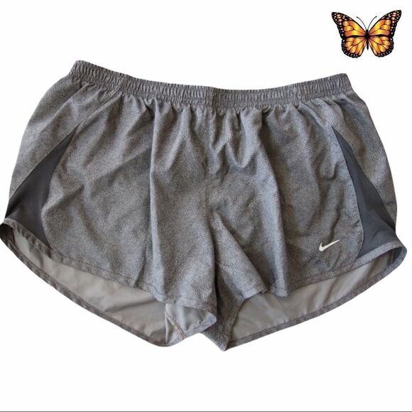 NIKE Shorts with Liner Size Large - Picture 1 of 3